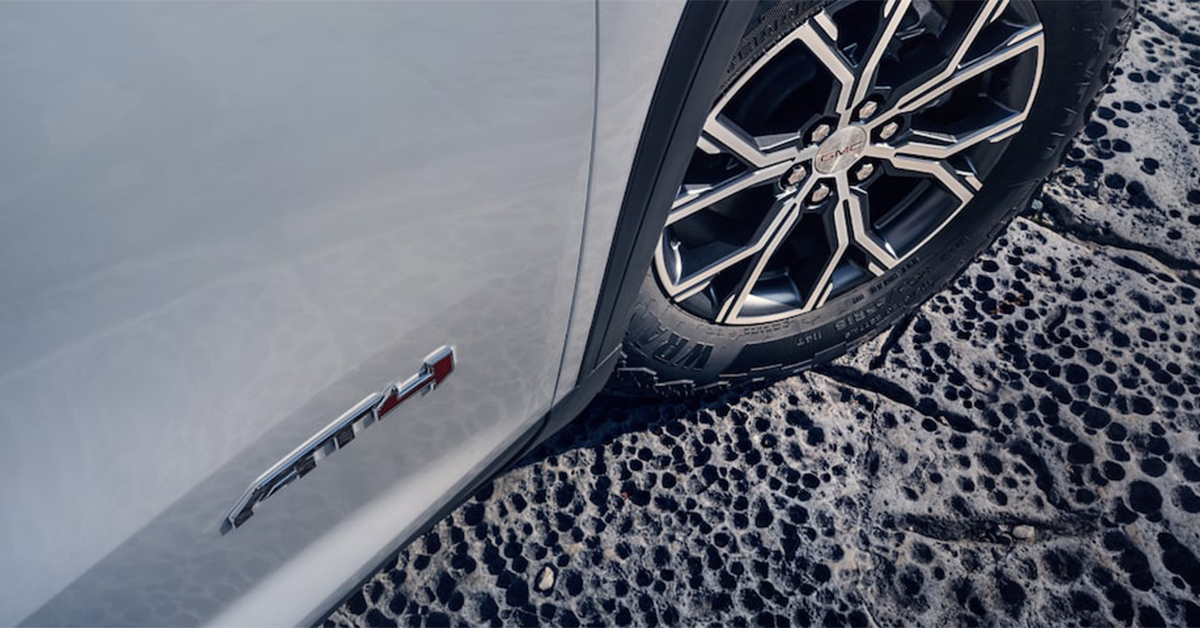 2025 GMC Acadia AT4 wheel and badging