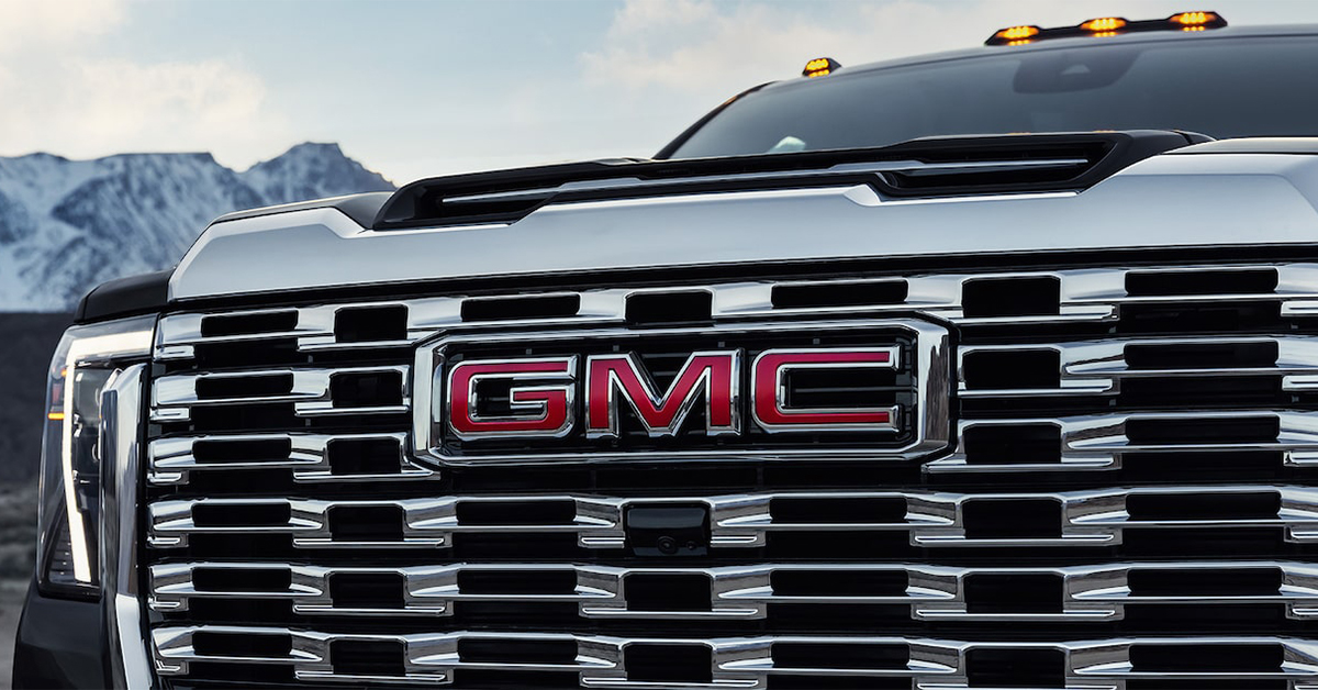 2025 GMC Sierra 2500 HD grill and logo up close