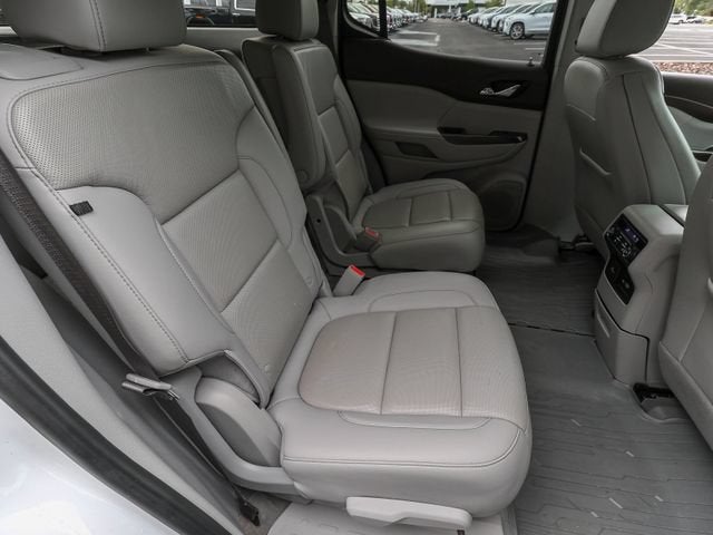 2022 GMC Acadia SLT
