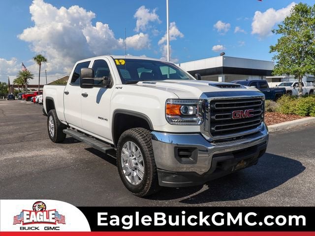 2019 GMC Sierra 4WD Crew Cab Standard Box's photo