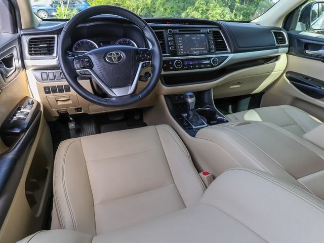 2019 Toyota Highlander SE