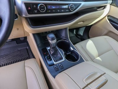 2019 Toyota Highlander SE