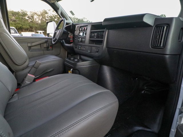 2025 GMC Savana Cutaway 3500 1WT