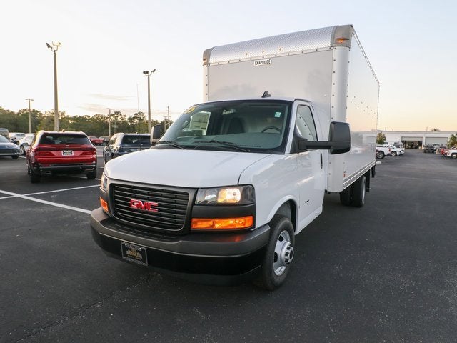 2025 GMC Savana Cutaway 3500 1WT
