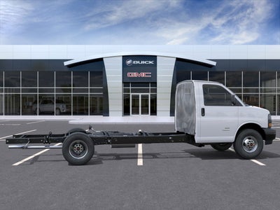 2025 GMC Savana Cutaway 3500 1WT