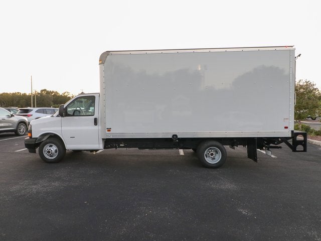 2025 GMC Savana Cutaway 3500 1WT