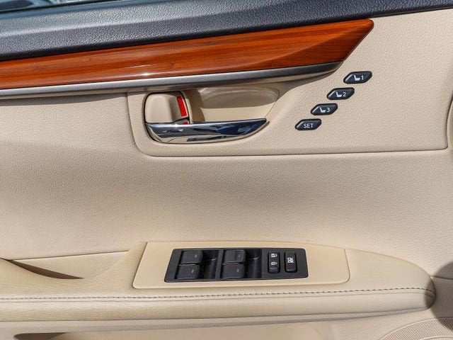 2013 Lexus ES 300h Hybrid