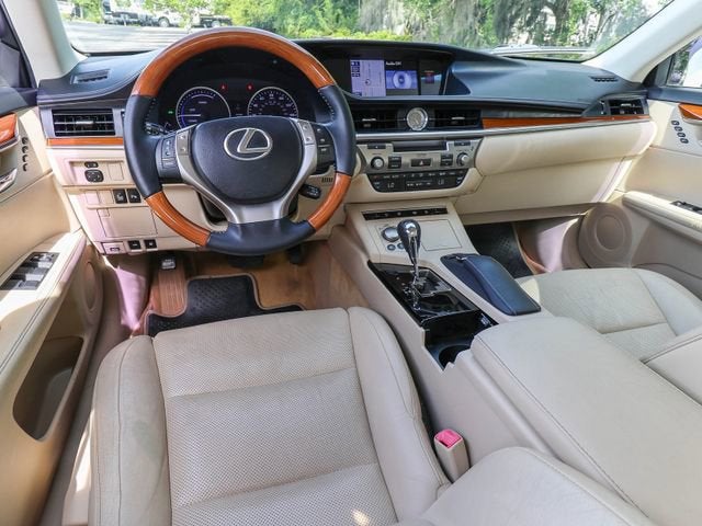 2013 Lexus ES 300h Hybrid